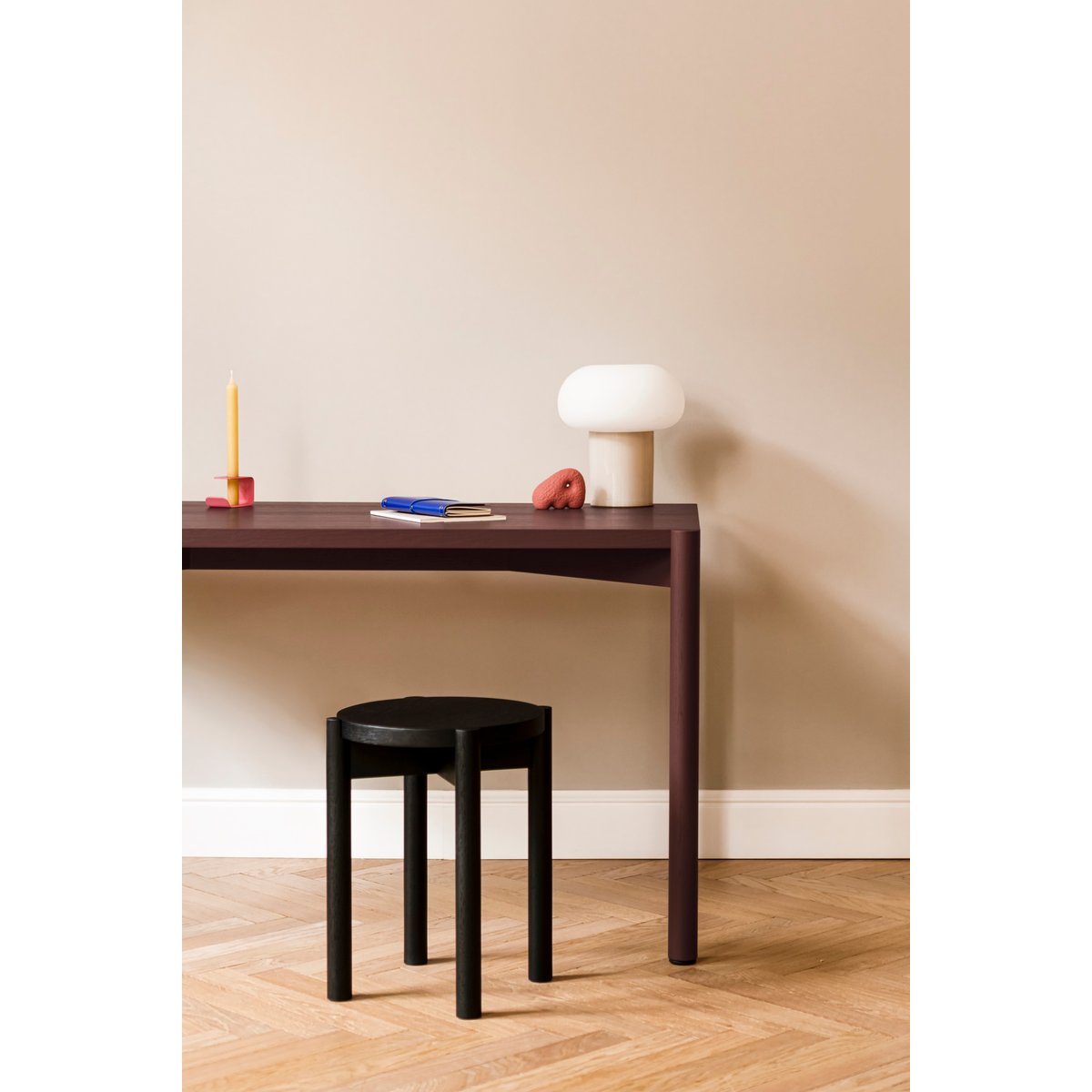 Tabouret en bois de hêtre HOPP noir volcan, NOO.MA