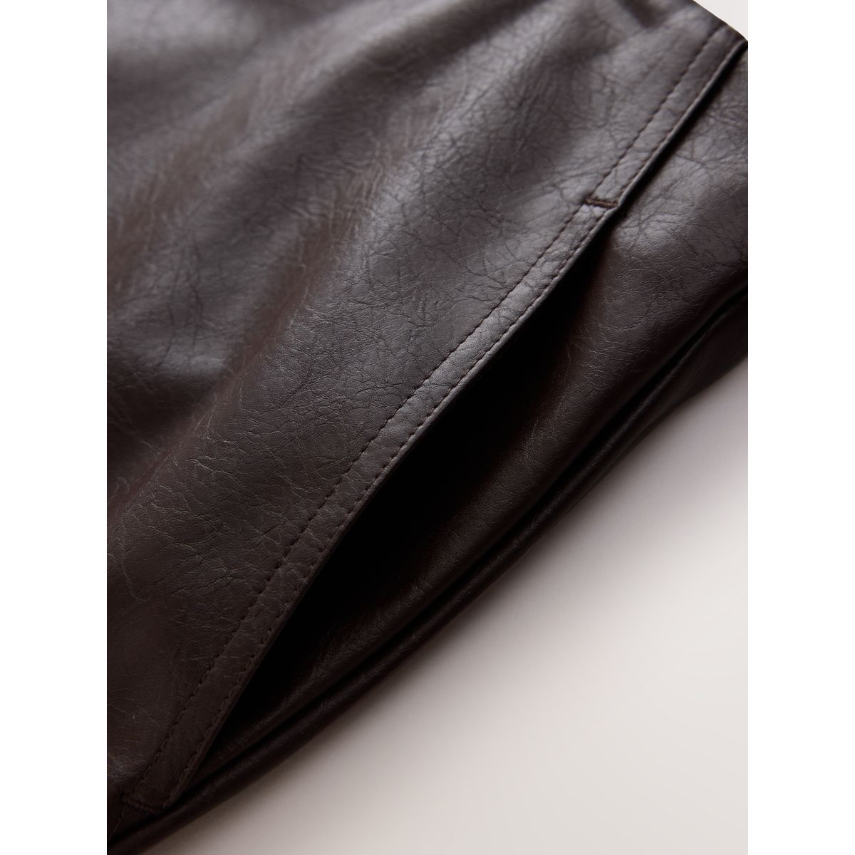 Jupe fourreau mi-longue en similicuir marron chocolat, NEXT