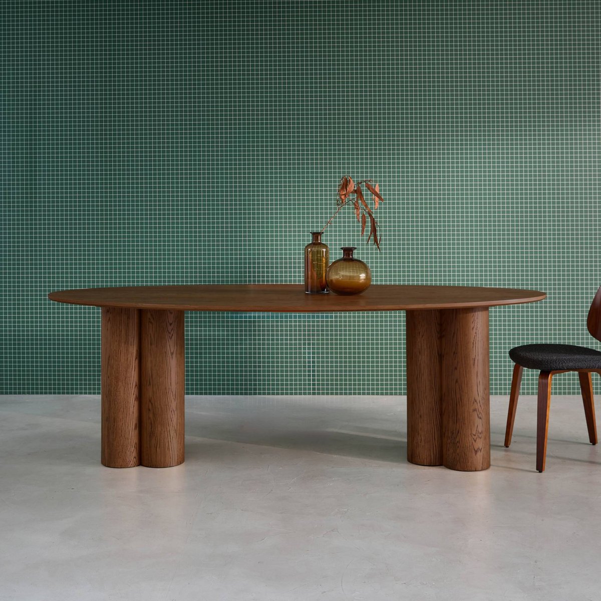 Table à manger ovale bois d'hévéa et placage chêne 8 places LEONORE noyer, SWEEEK