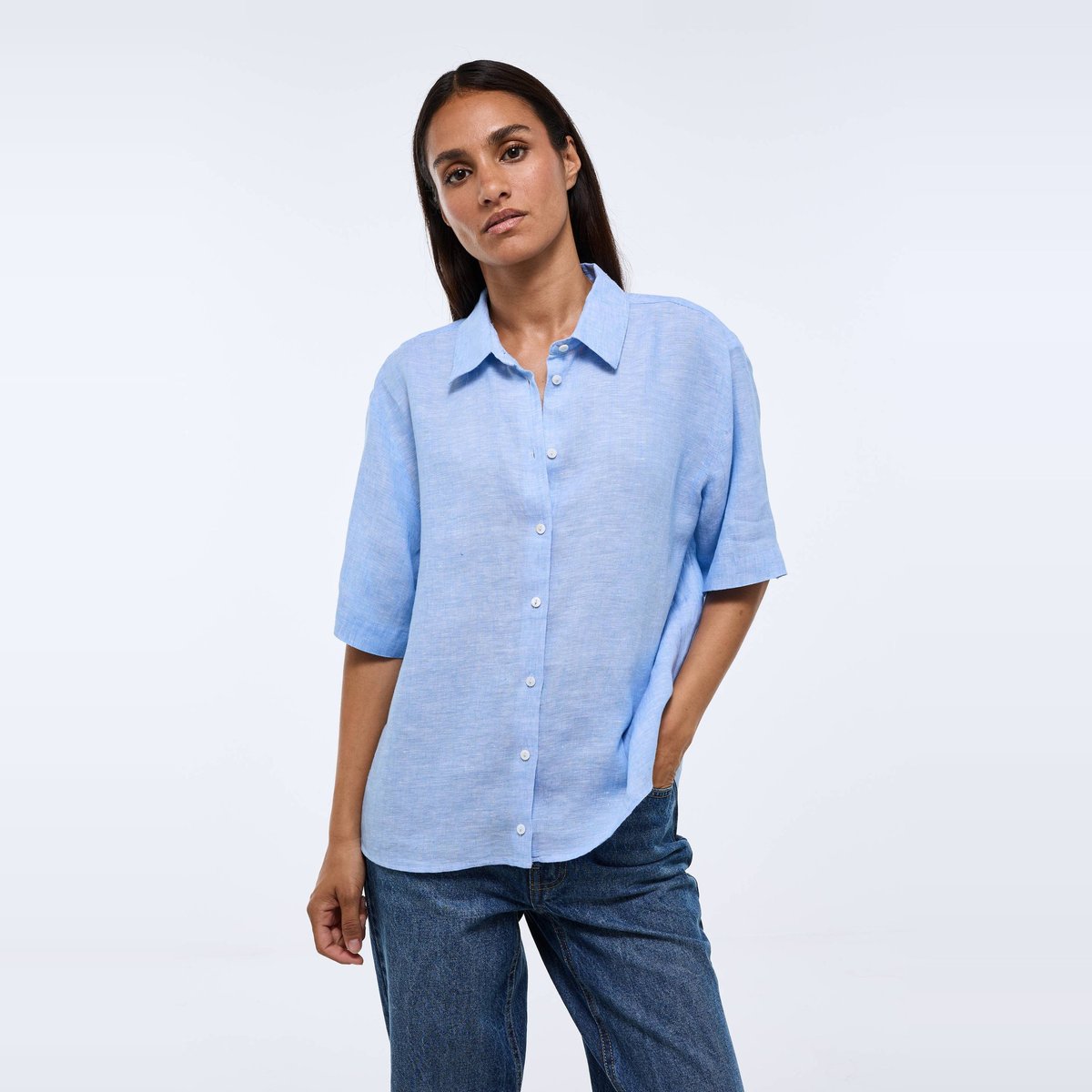 Chemise manches courtes unie en lin celeste, MONOPRIX