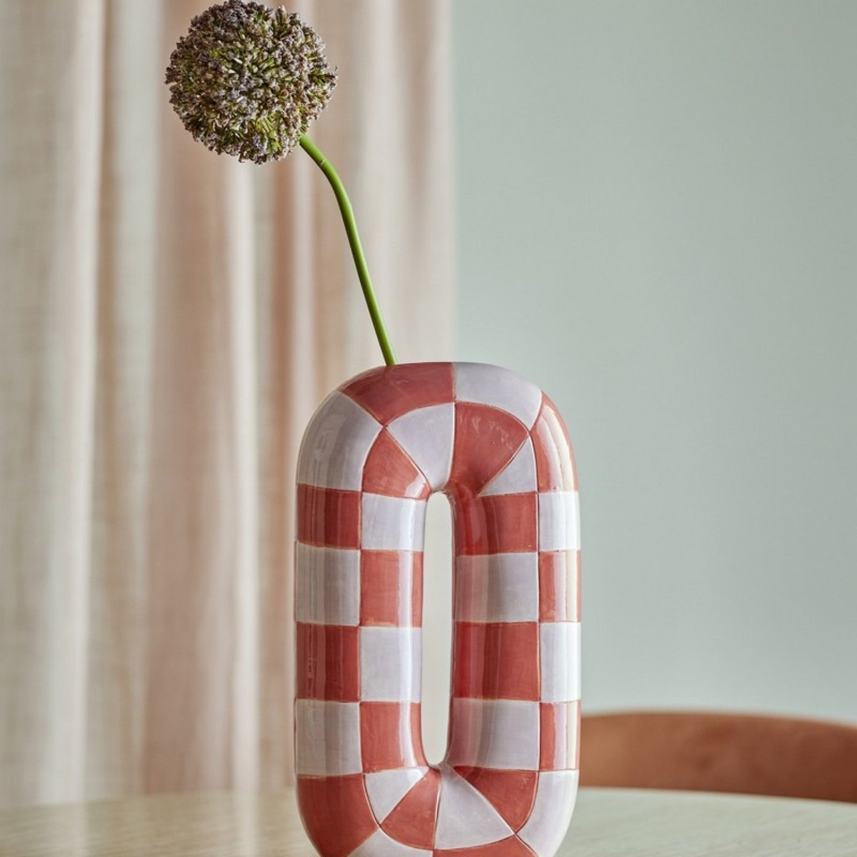 Vase design graphique céramique  Mae corail, BLOOMINGVILLE