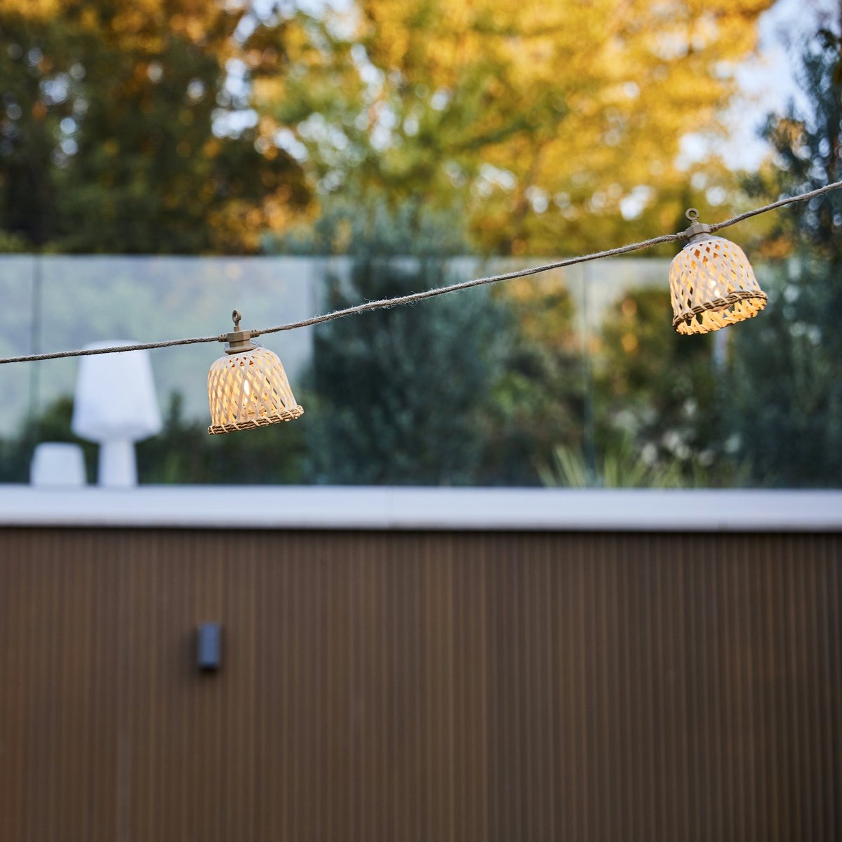 Guirlande lumineuses solaire et sur secteur raccordable en corde 20 ampoules transparentes LED blanc chaud dimmable MALY LIGHT HYBRID 13m beige, LUMISKY