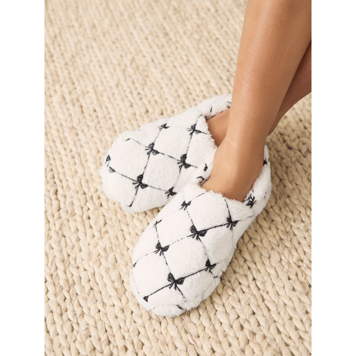 Chaussons shoot en imitation peau de mouton noeud rose, NEXT