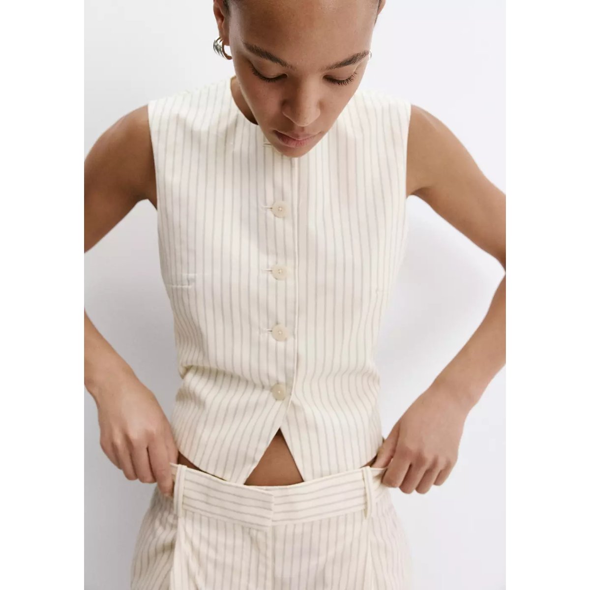 Gilet à rayures tennis ouvert au dos vanille, MANGO