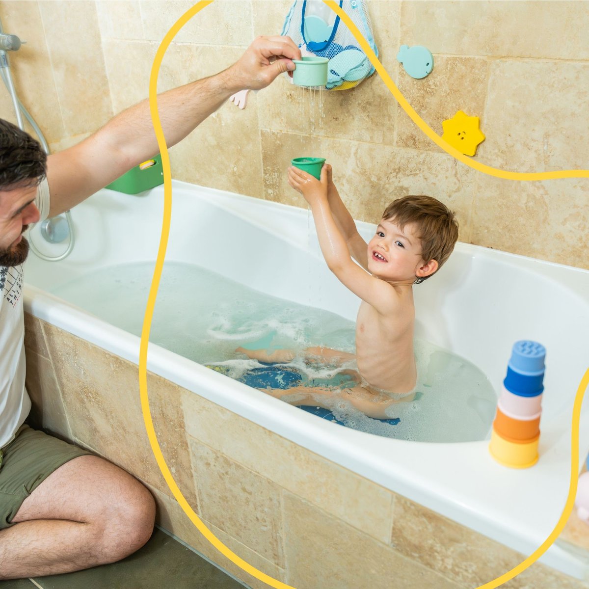 Tasses empilables ludiques pour le bain de bébé multicolore, BADABULLE