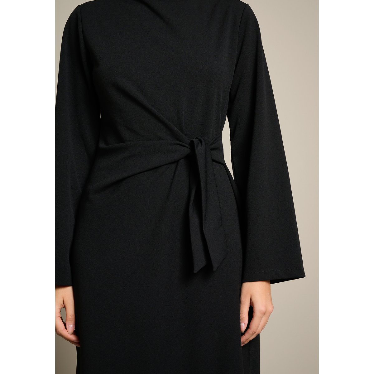 Robe midi drapée avec noeud noir, LOLALIZA
