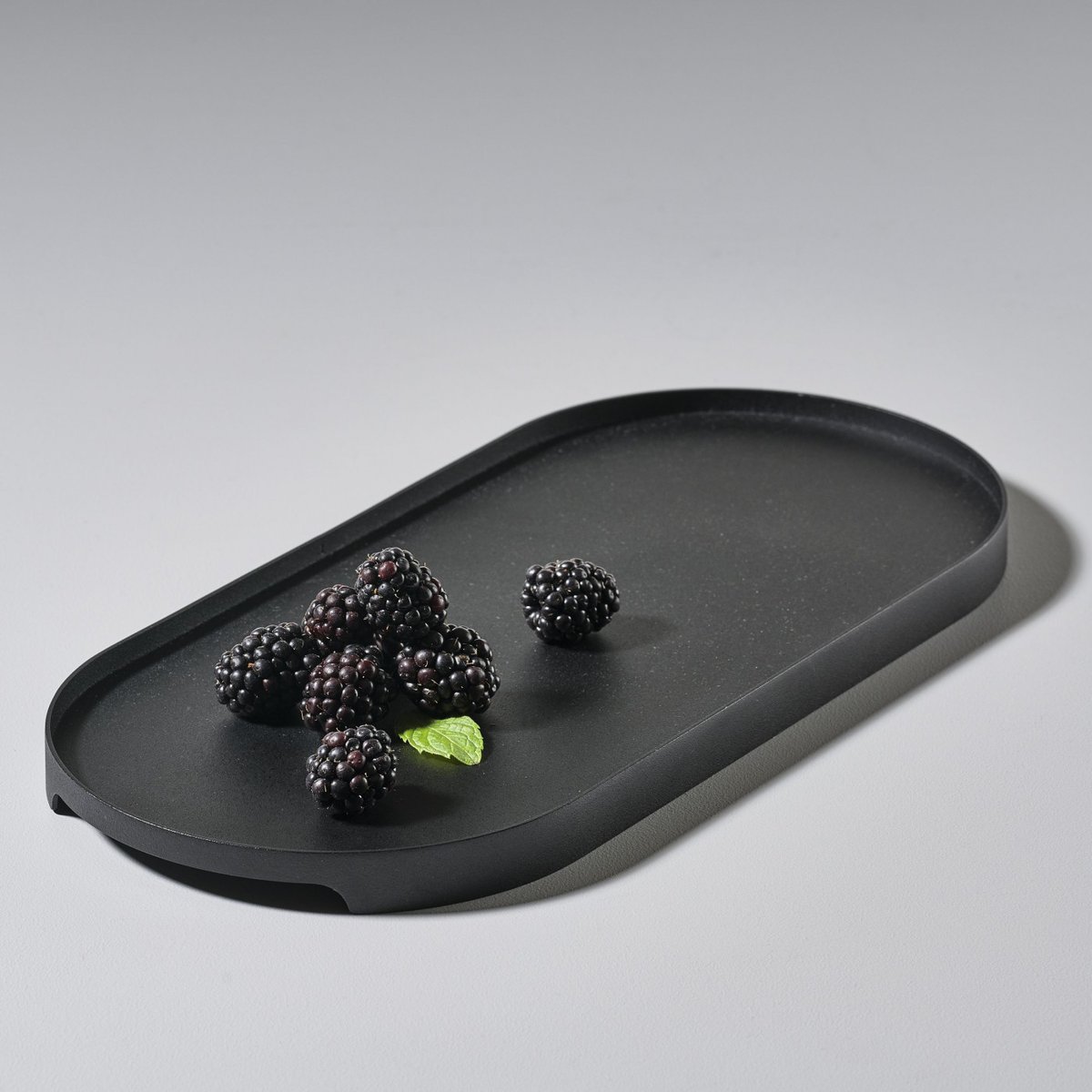 Plateau Ovale Single Noir Métal Medium 35 x 16 cm noir, ZONE DENMARK