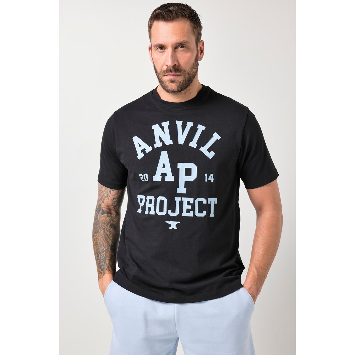 T-shirt imprimé poitrine et manches courtes noir, JP1880