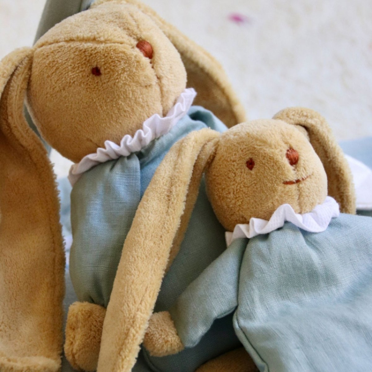 Peluche lapin céladon, TROUSSELIER