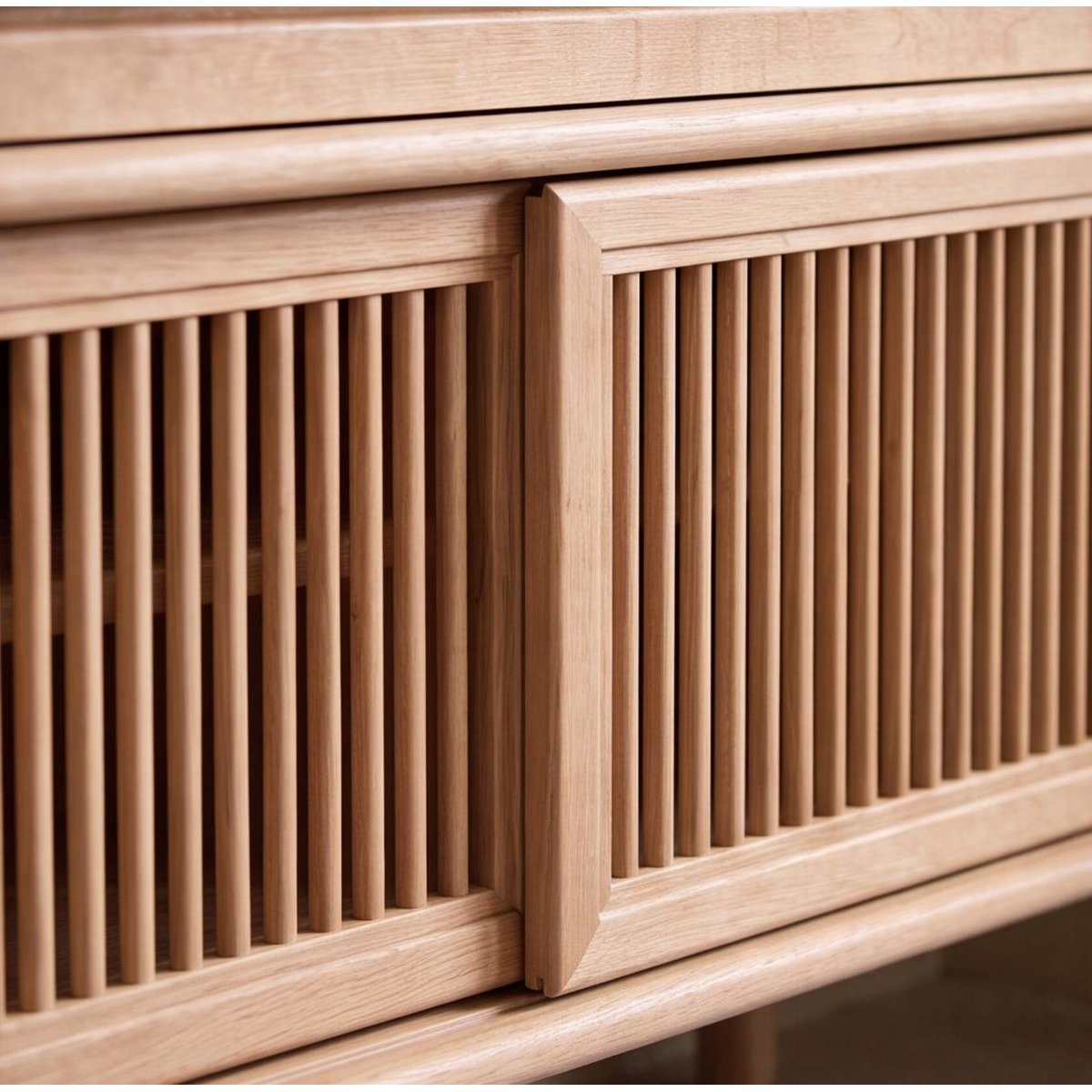 Vaisselier en bois de manguier JUSTINE bois clair, MADE IN MEUBLES