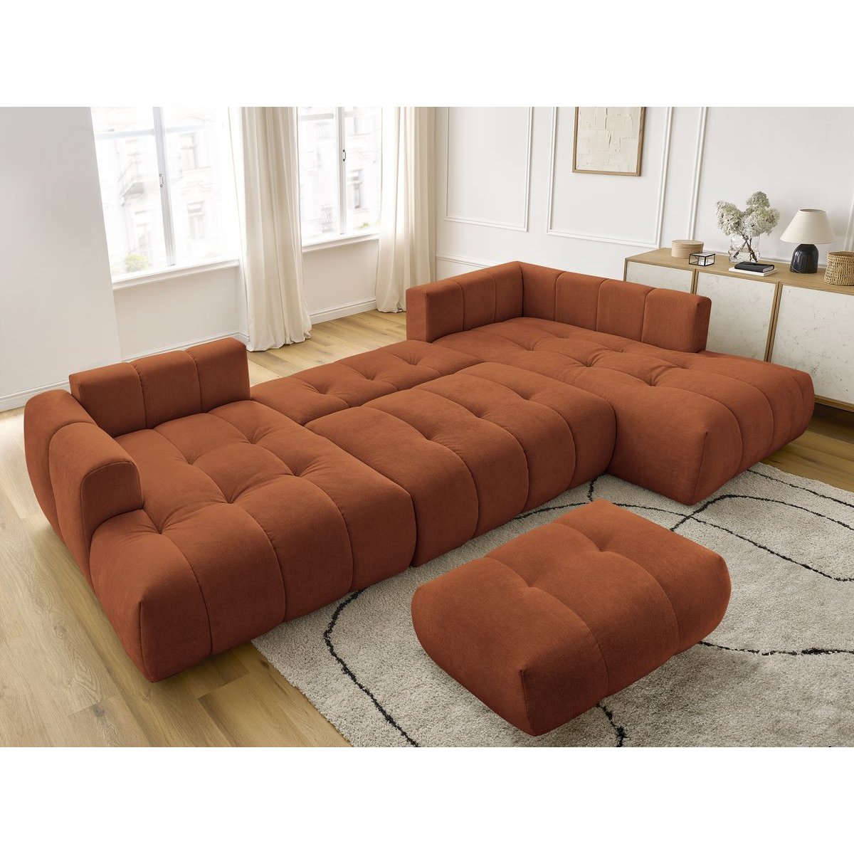 Canapé panoramique convertible 5 places en tissu lisse avec pouf, FUJI orange, BOBOCHIC