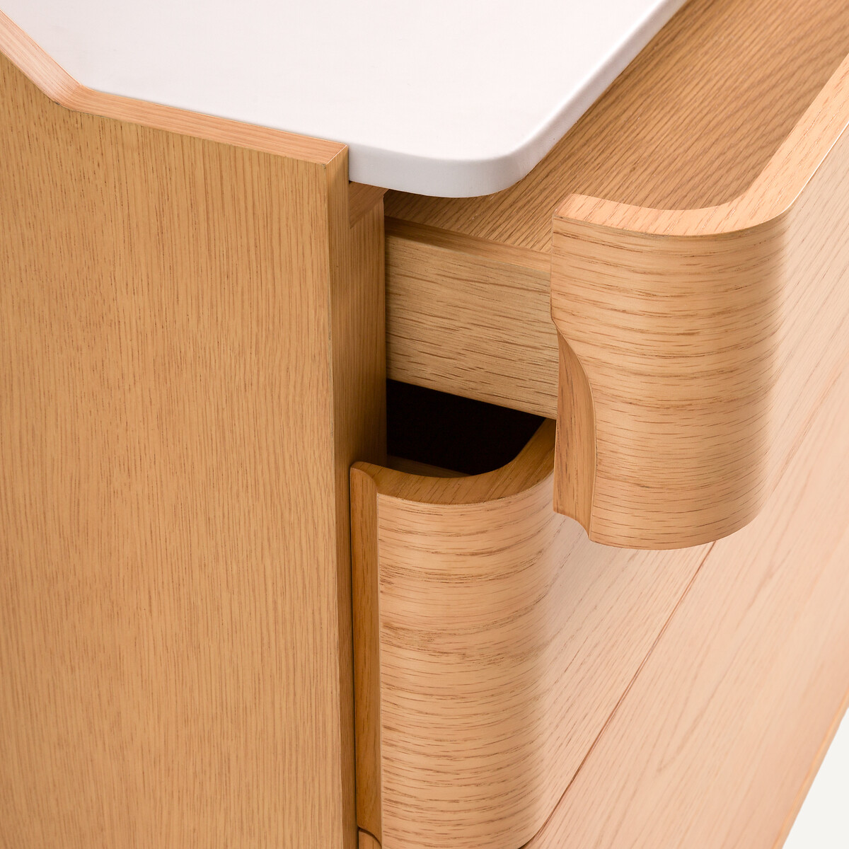 Kommode aus Eichenfurnier und Leder, Design Emmanuel Gallina, Junius natureicheholz, AM.PM X EMMANUEL GALLINA