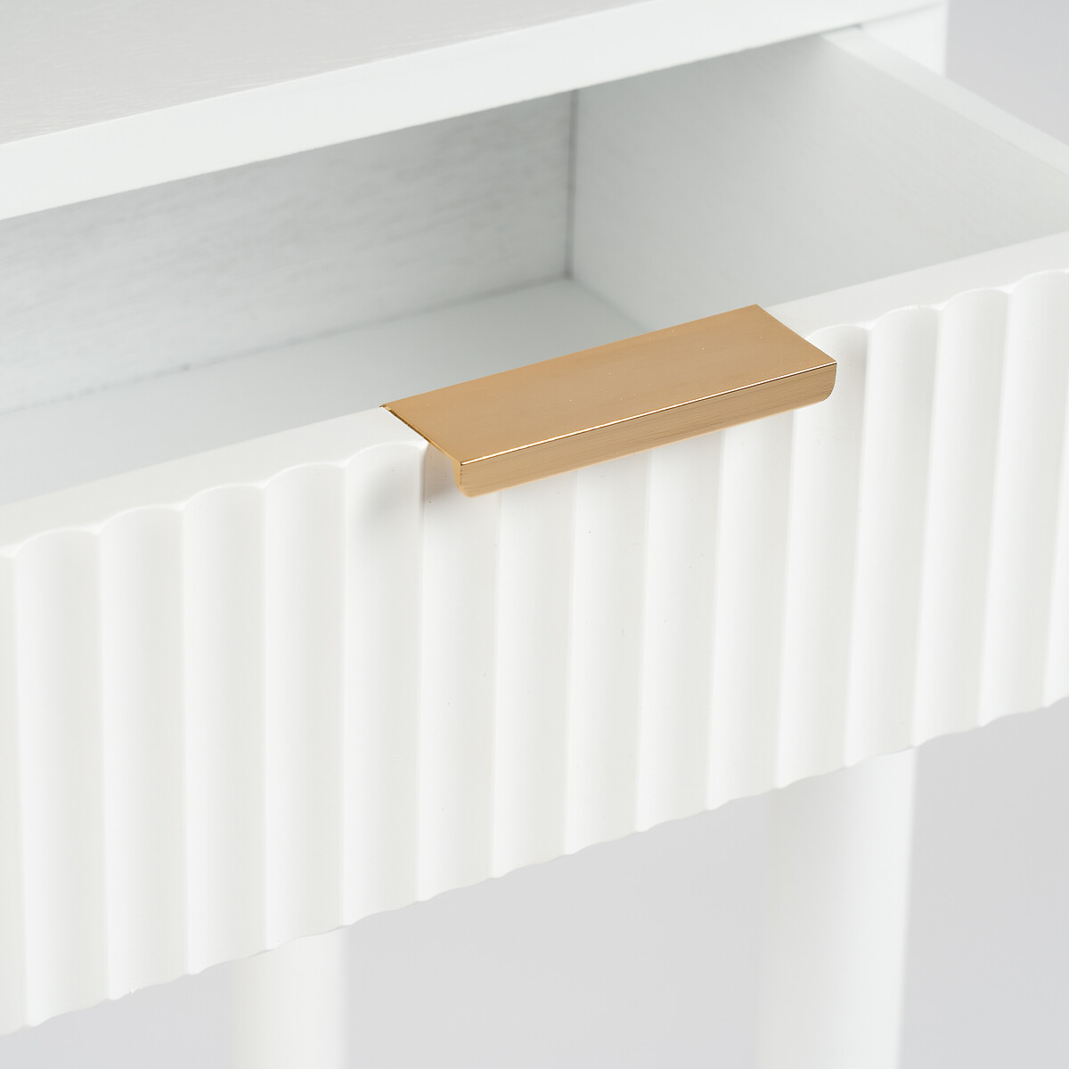Olivine Side Table with Ribbed Drawer white, SO'HOME
