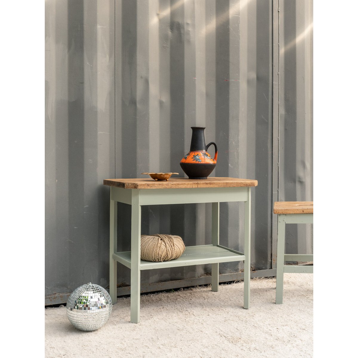 Table d'appoint en bois vert d'eau Francine N°1087 - Bon état bois foncé, DEBONGOUT