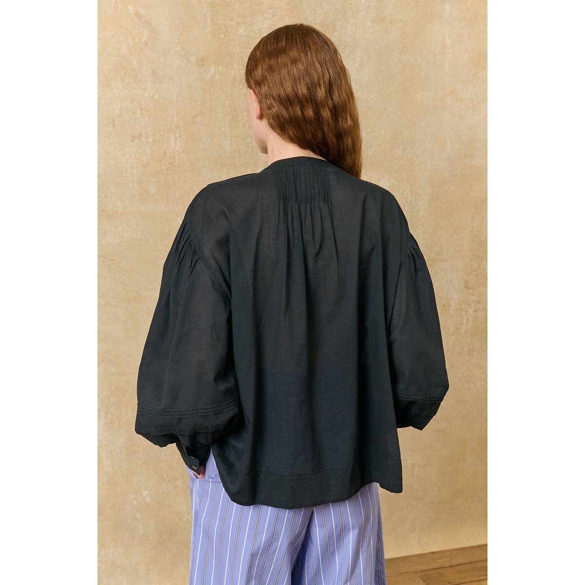 Blusa ricamata a girocollo con maniche lunghe, SOPHIE nero , LOUISE MISHA