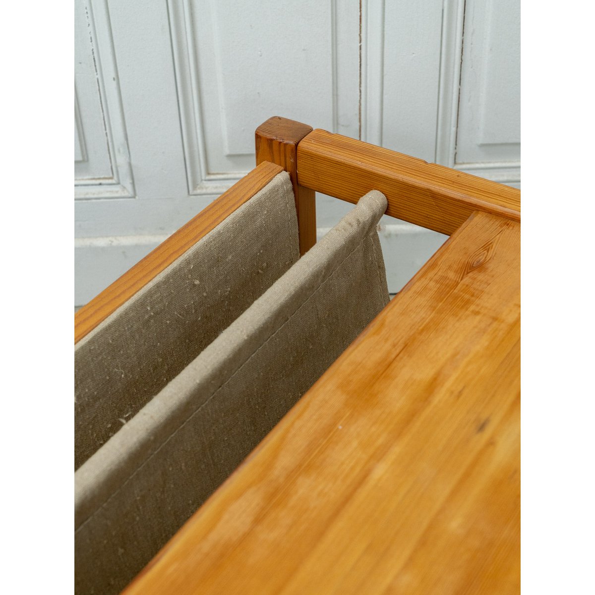 Table basse avec son porte-revue en toile Donna N°1068 - Bon état bois clair, DEBONGOUT