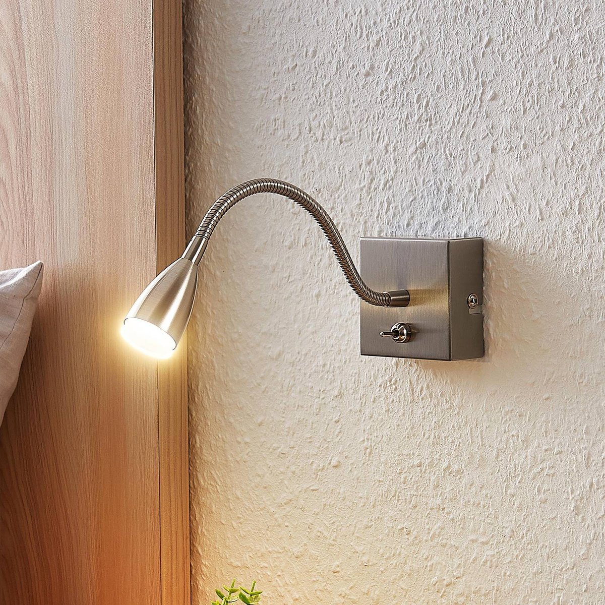Applique en métal moderneLED, Jolka nickel satiné, LINDBY