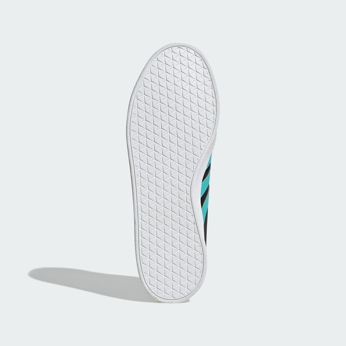 Chaussure Mercedes - Amg Petronas Formula One Team Vl Court Chaussure Mercedes - Amg Petronas Formula One Team Vl Court core black / semi mint rush / cloud white, adidas Performance