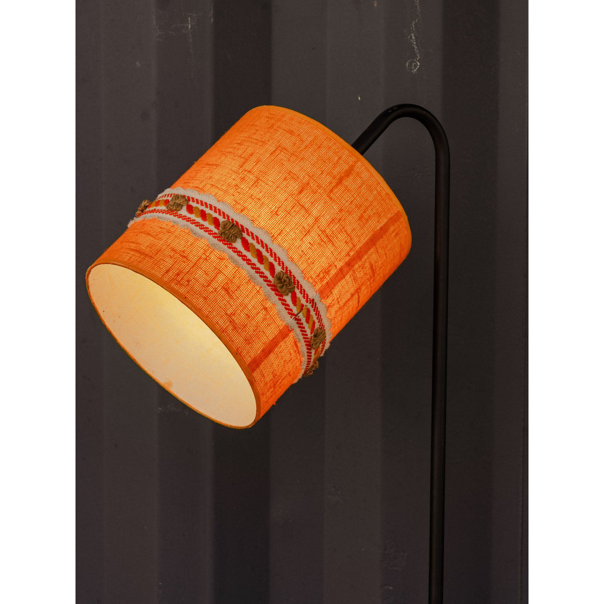 Lampadaire porte-revues en métal noir Julien N°392 - Bon état noir, DEBONGOUT
