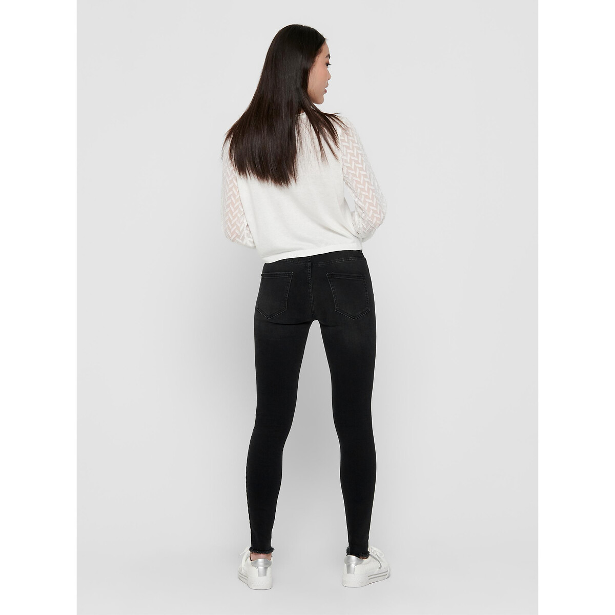 Jean skinny, bas frangé black denim, ONLY