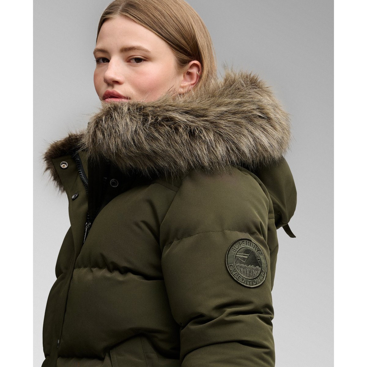 Doudoune courte à capuche en imitation fourrure kaki militaire, SUPERDRY