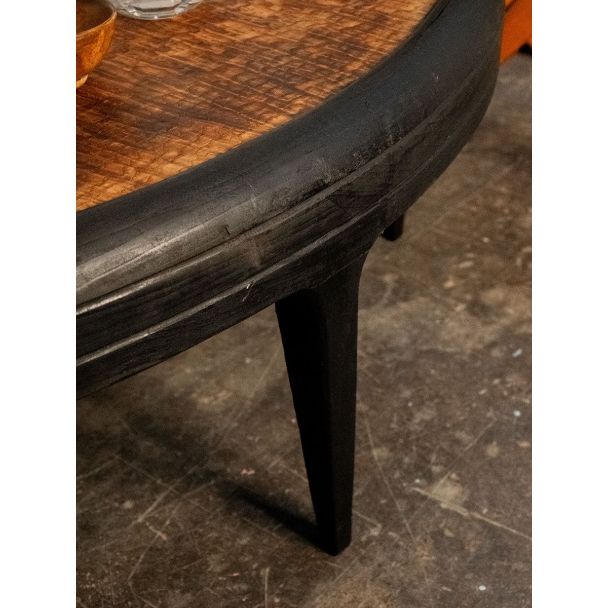 Table basse ovale en bois Léonie N°400 - Bon état noir, DEBONGOUT