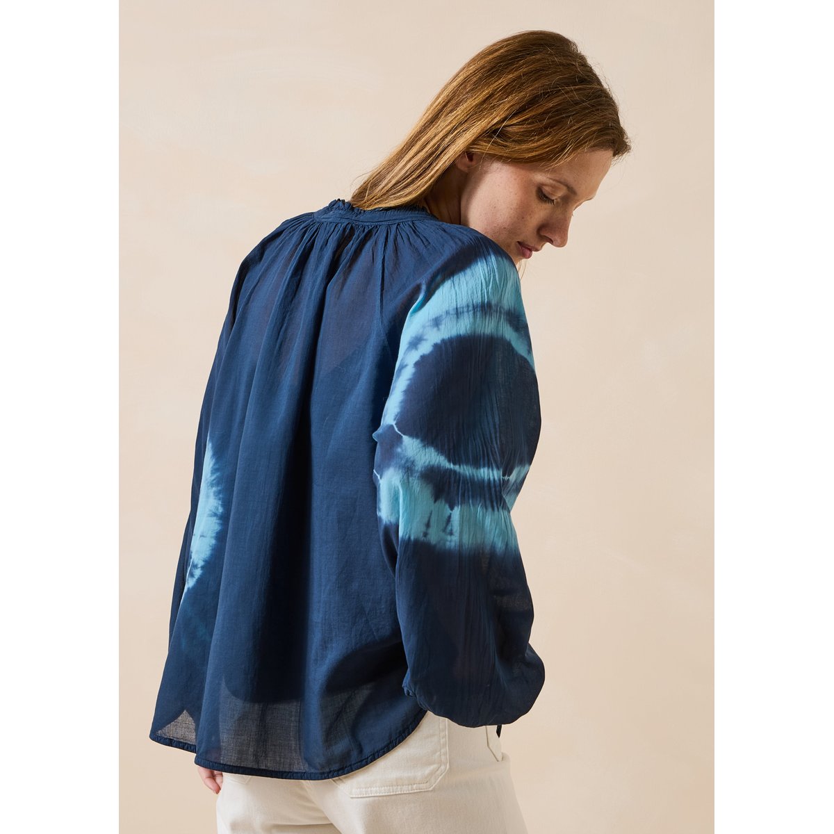 Top en voile de coton imprimé tie & dye bleu encre, LA FEE MARABOUTEE
