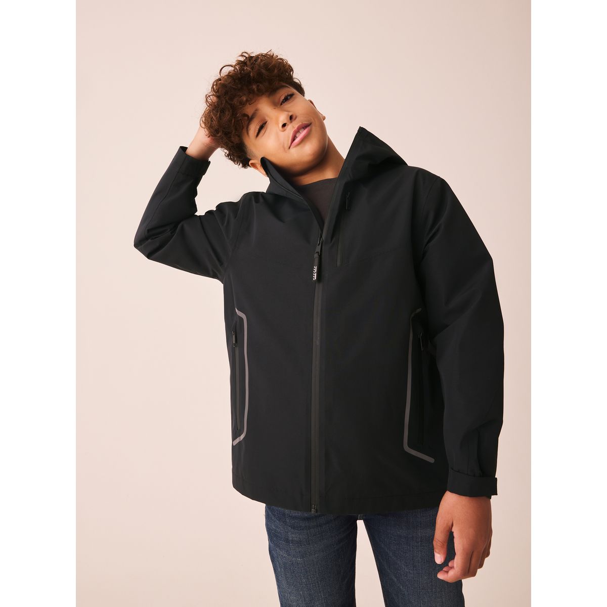 Anorak noir, NEXT