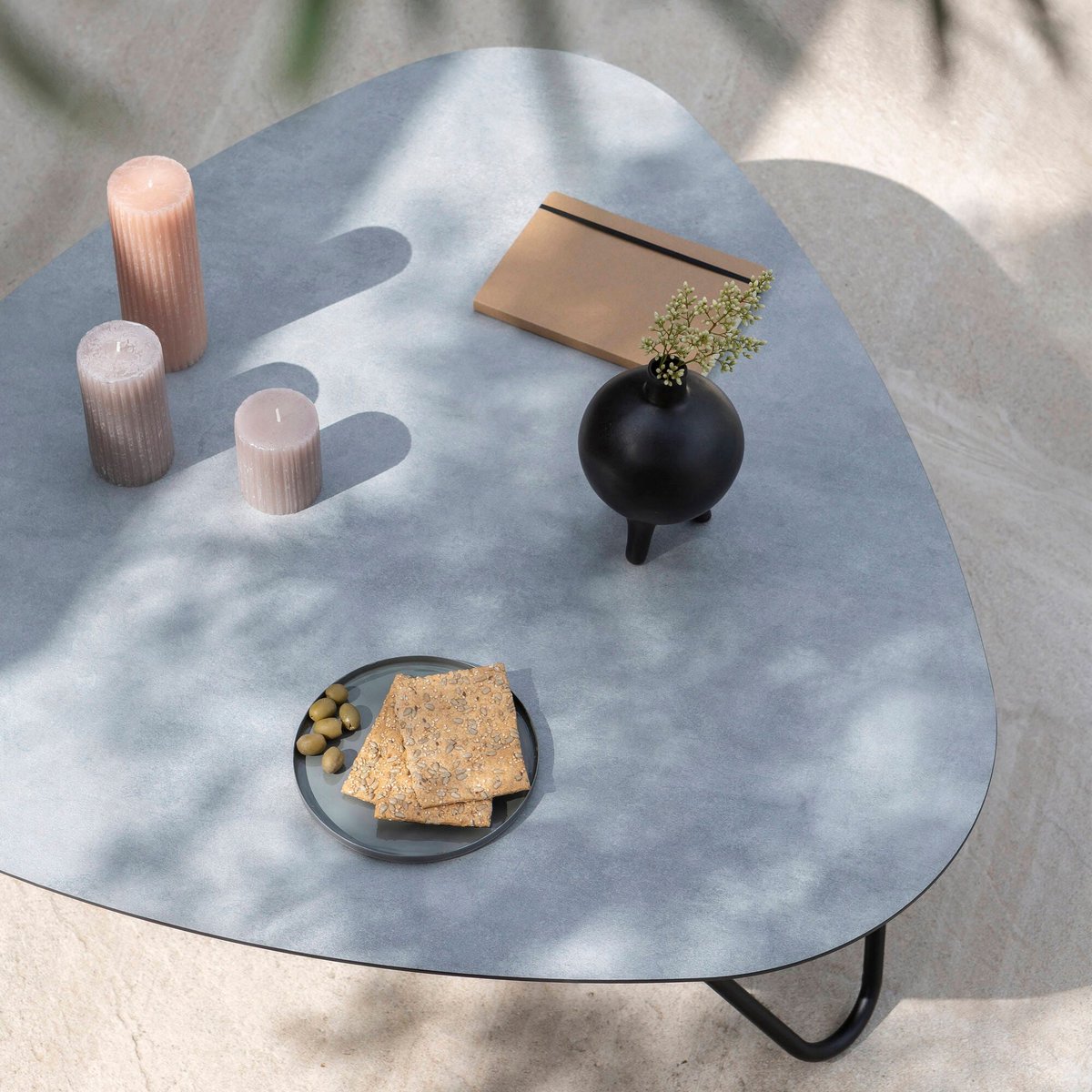 Table basse - COCOON gris ciment tube noir, LAFUMA MOBILIER