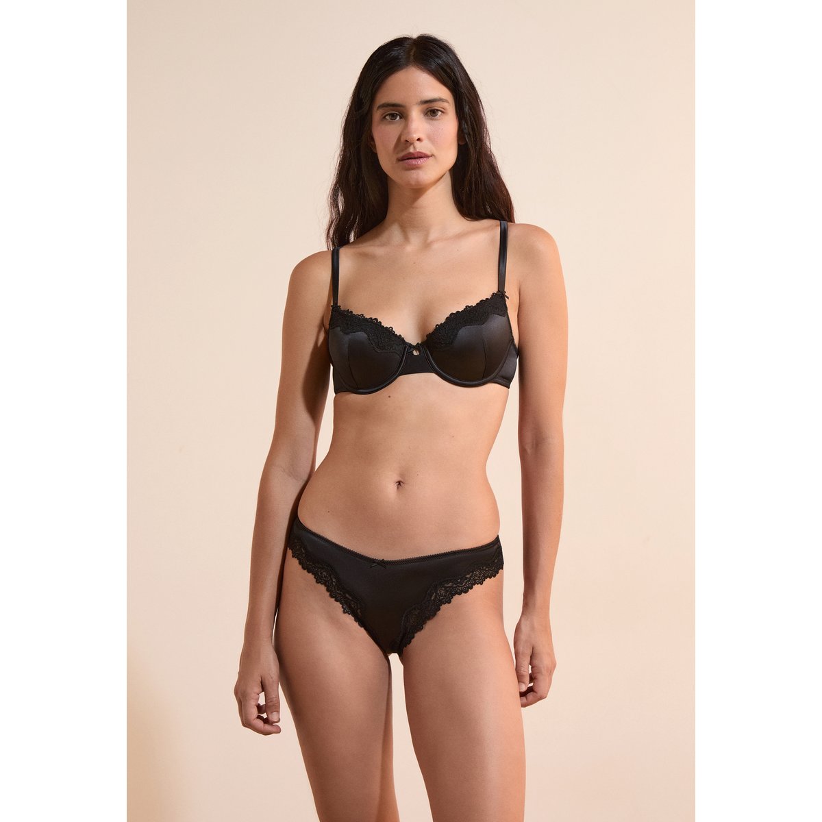 Soutien-gorge N.4 - Le coques fines satiné CHUCHOTEE noir, ETAM
