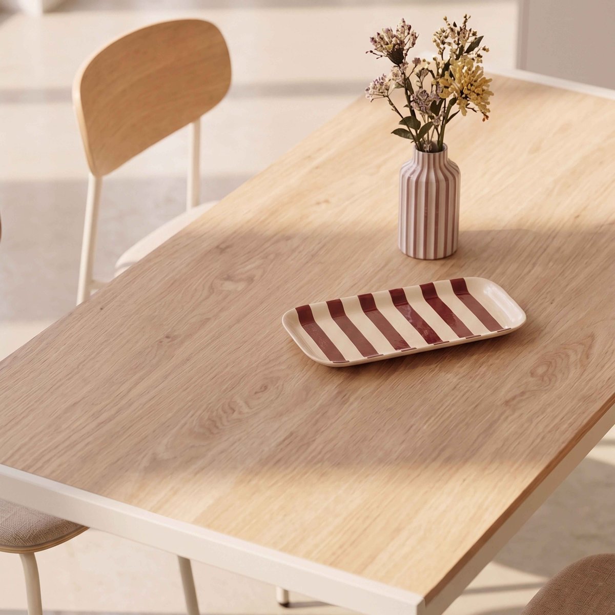 Table à manger 140 cm 4 places en MDF avec finition mélamine, LIPA blanc, OVIALA