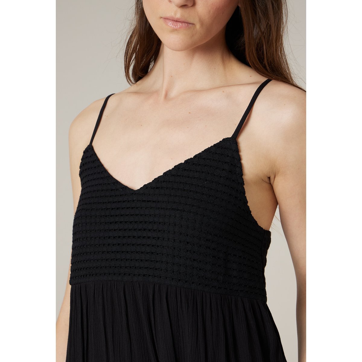 Top femme à bretelles smocké effet crochet LUZ black, DEELUXE