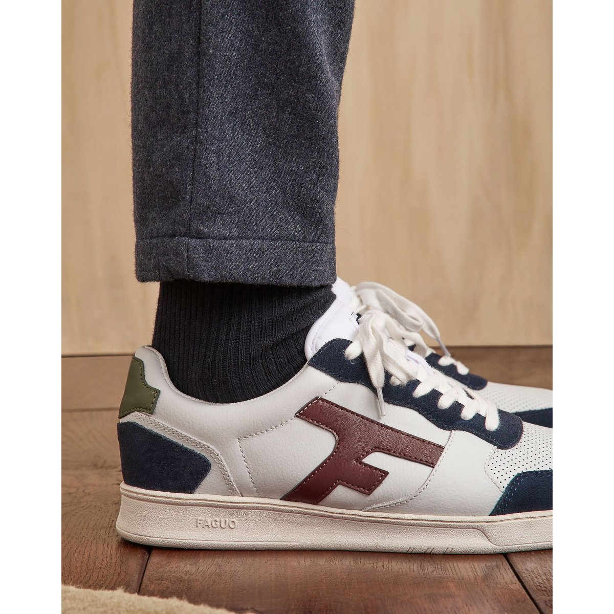 Baskets basses cuir suede HAZEL blanc et bleu marine, FAGUO