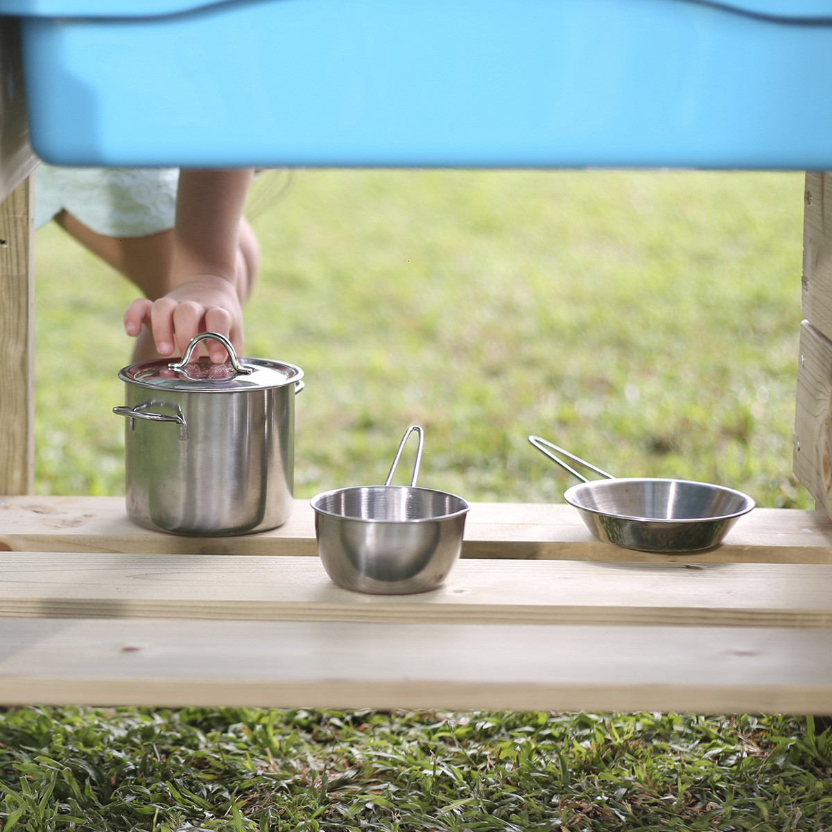 Cuisine extérieure en bois pour enfant marron - bleu - noir, CEMONJARDIN