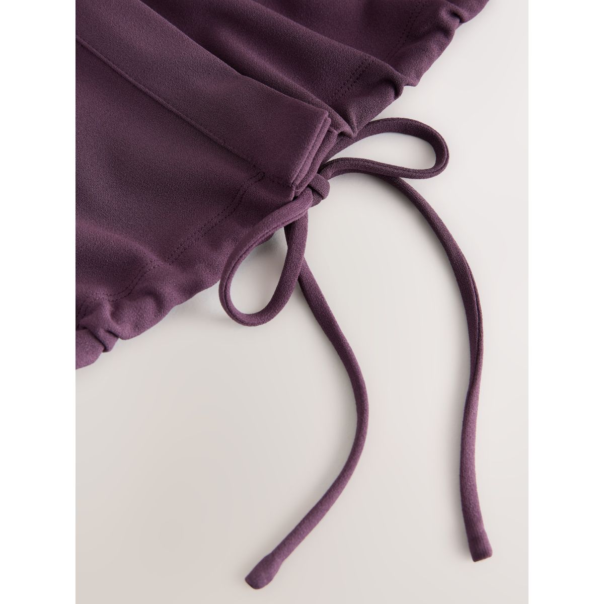 Haut col v à manches courtes et taille nouée violet prune, NEXT