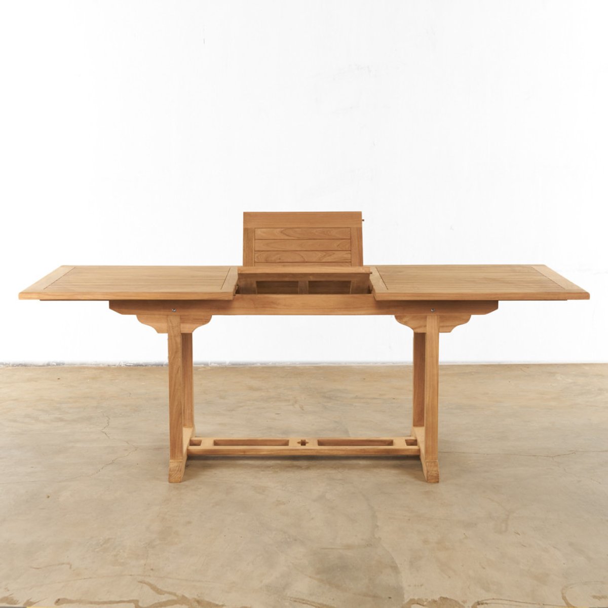 Ensemble table de jardin en teck Nina 160/210 et 4 fauteuils Lisato naturel, WANDA COLLECTION