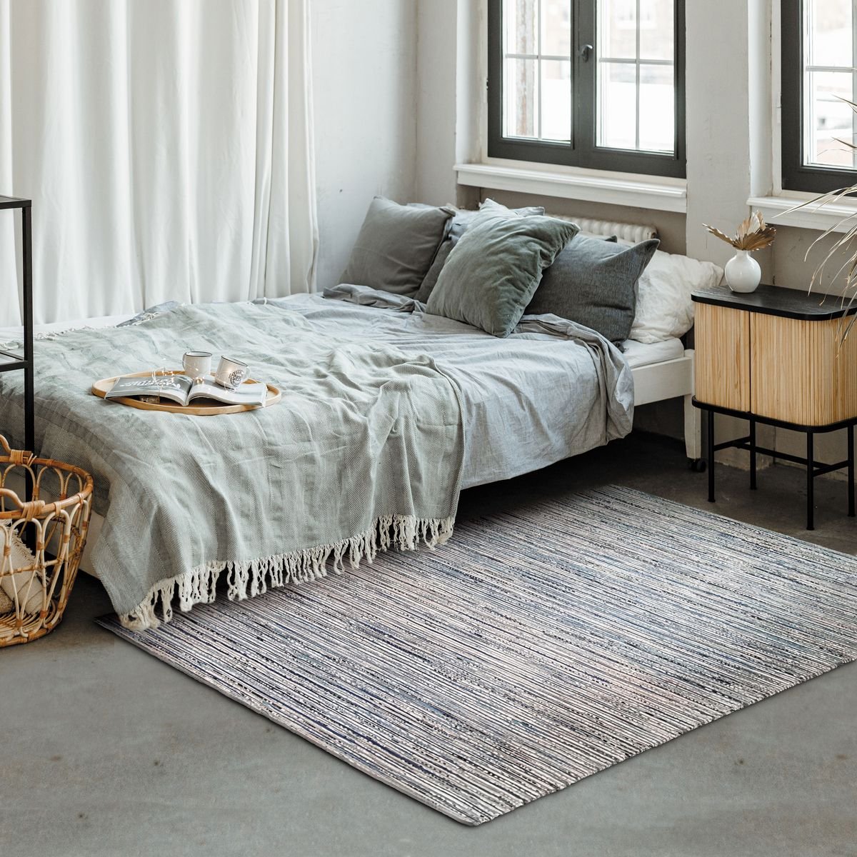 Tapis tressé fausse soie, chanvre, laine   EFFLUVE gris, THE DECO FACTORY