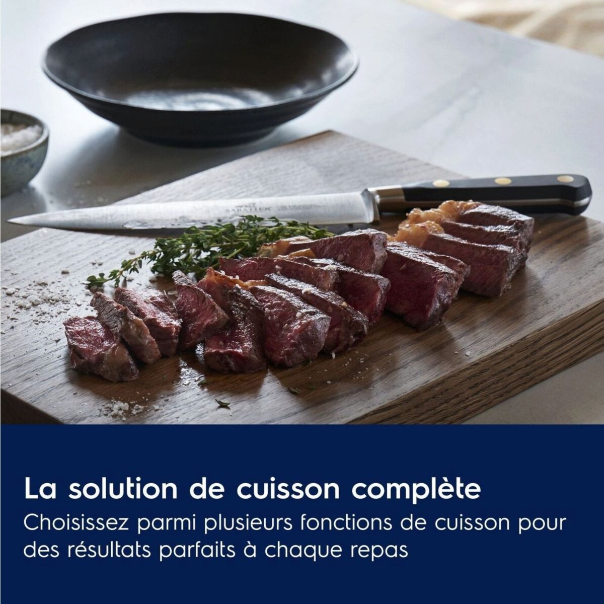 Four encastrable EOM7P10H Pyrolyse Chaleur tournante et Rails télescopiques 72L couleur unique, ELECTROLUX