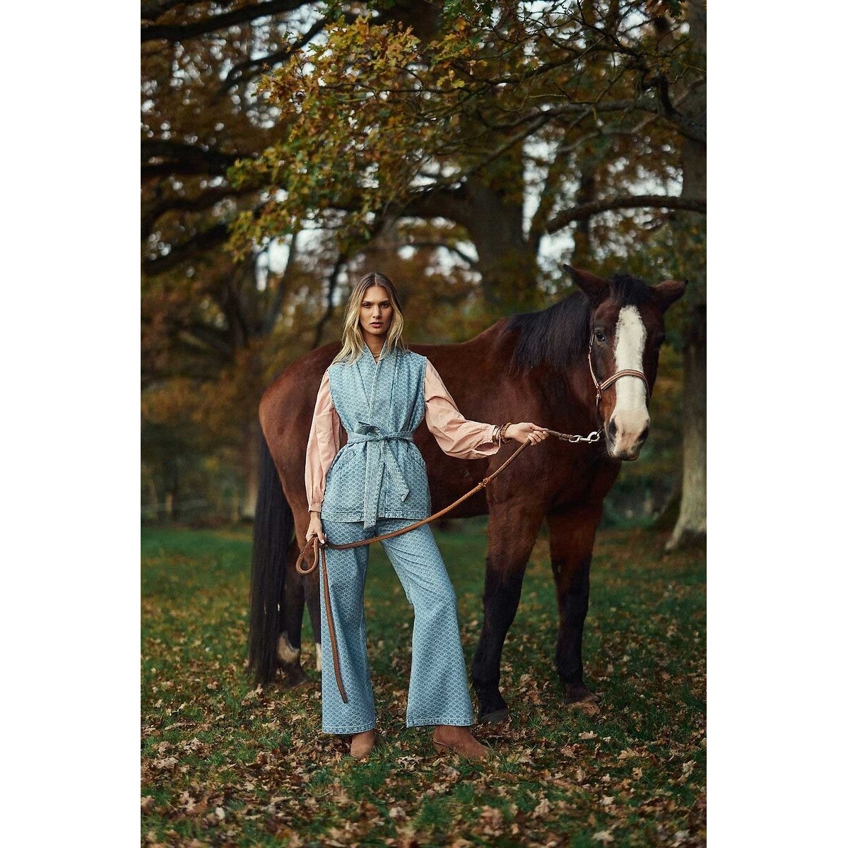 Sleeveless Jacket in VERANY Printed Denim stonewashed, LA PETITE ETOILE