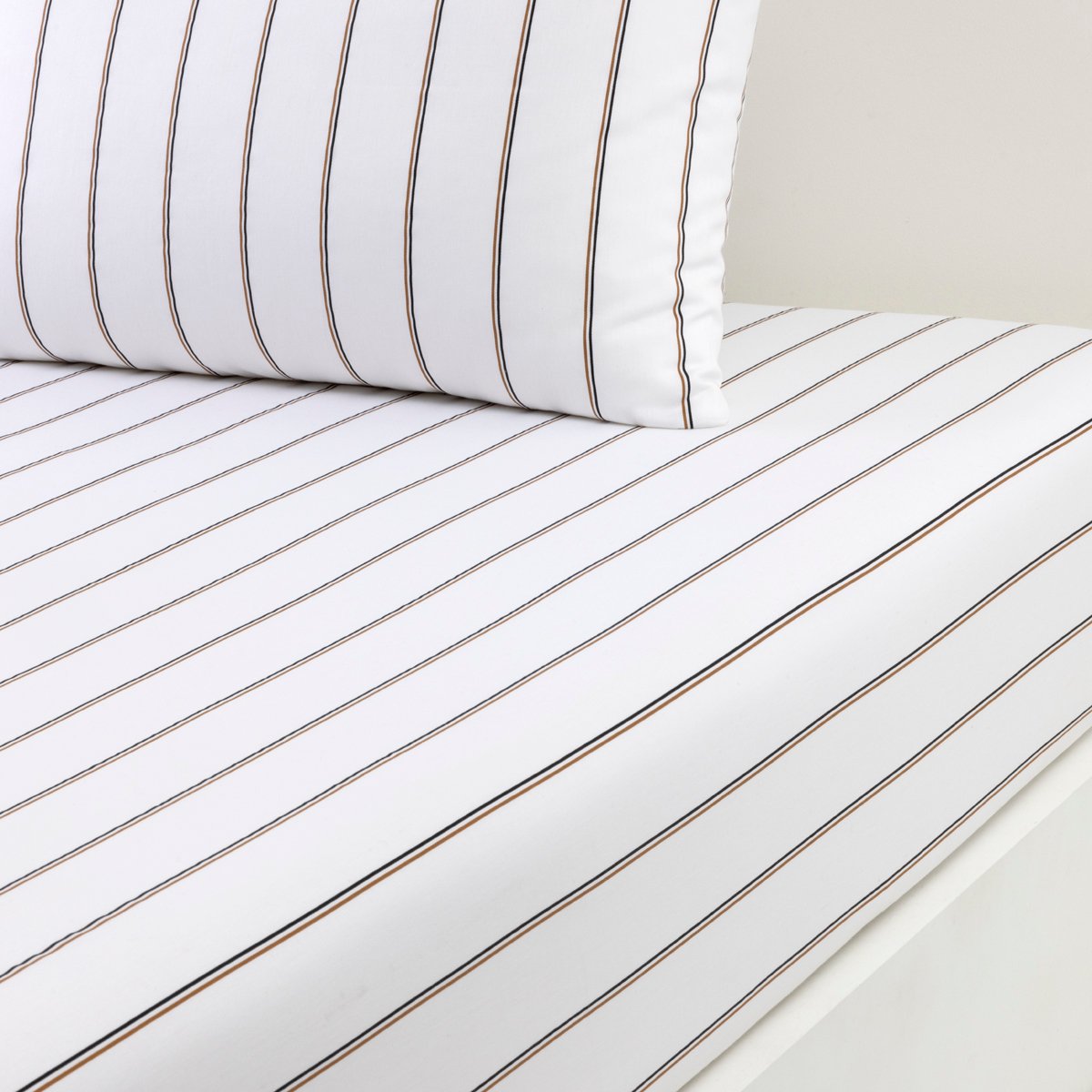 Drap housse en satin de coton noir, B RAY white, BOSS HOME