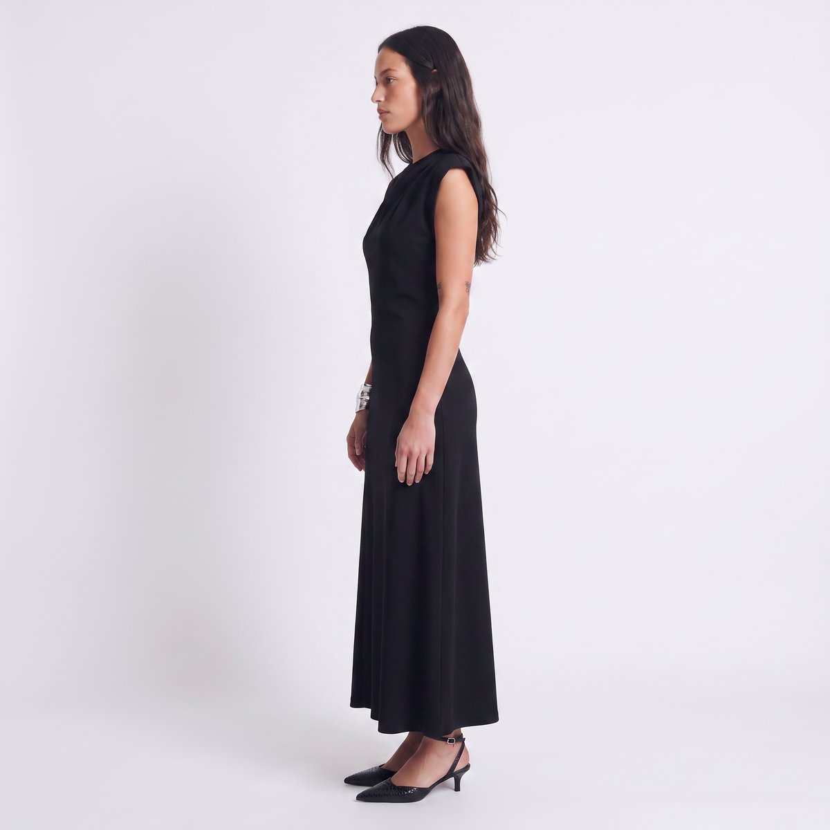 Robe femme longue sans manches épaules marquées dos ouvert ARERINE black, ARTLOVE