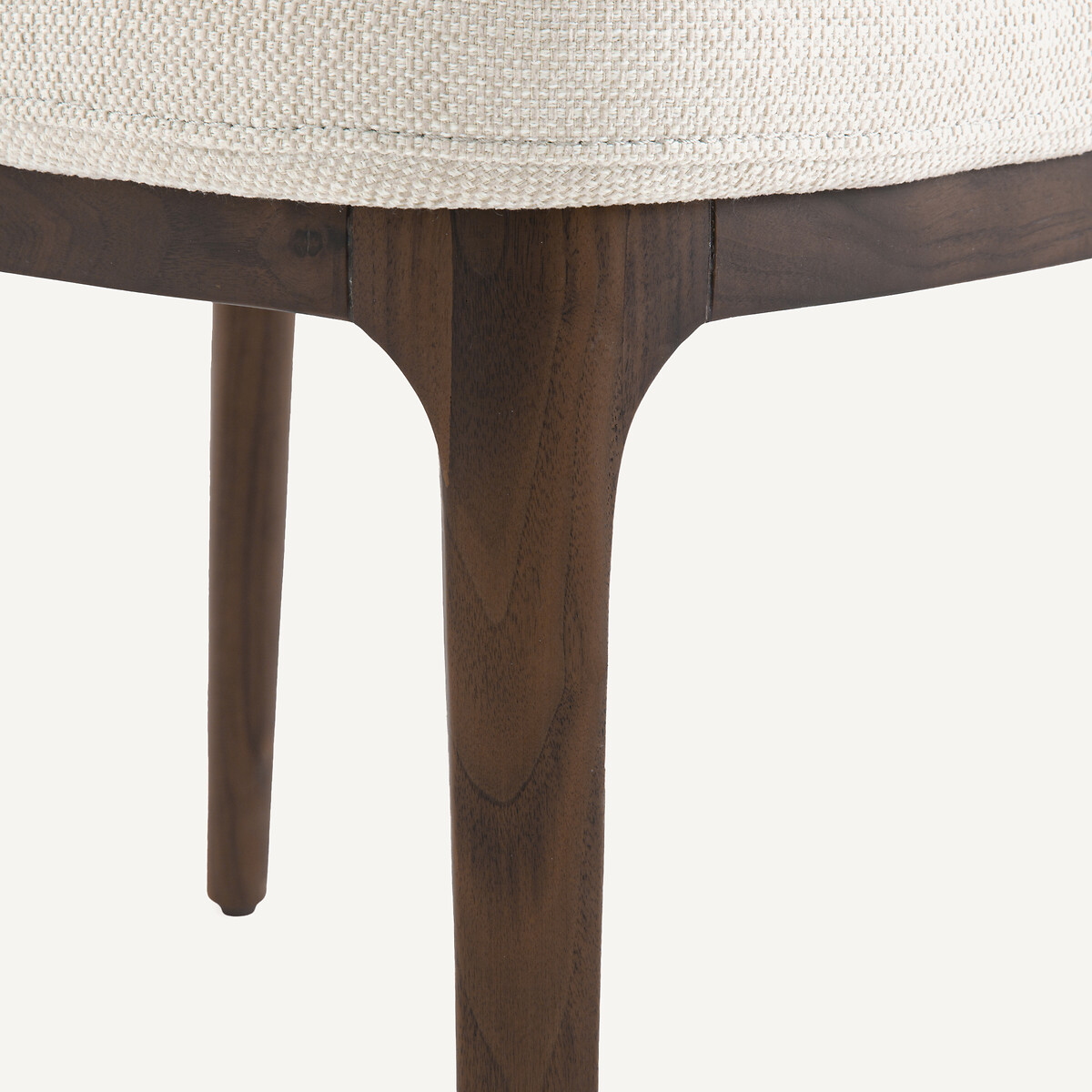 Tafel fauteuil met walnoten poten en Jabote gevlochten stof touwkleur, AM.PM