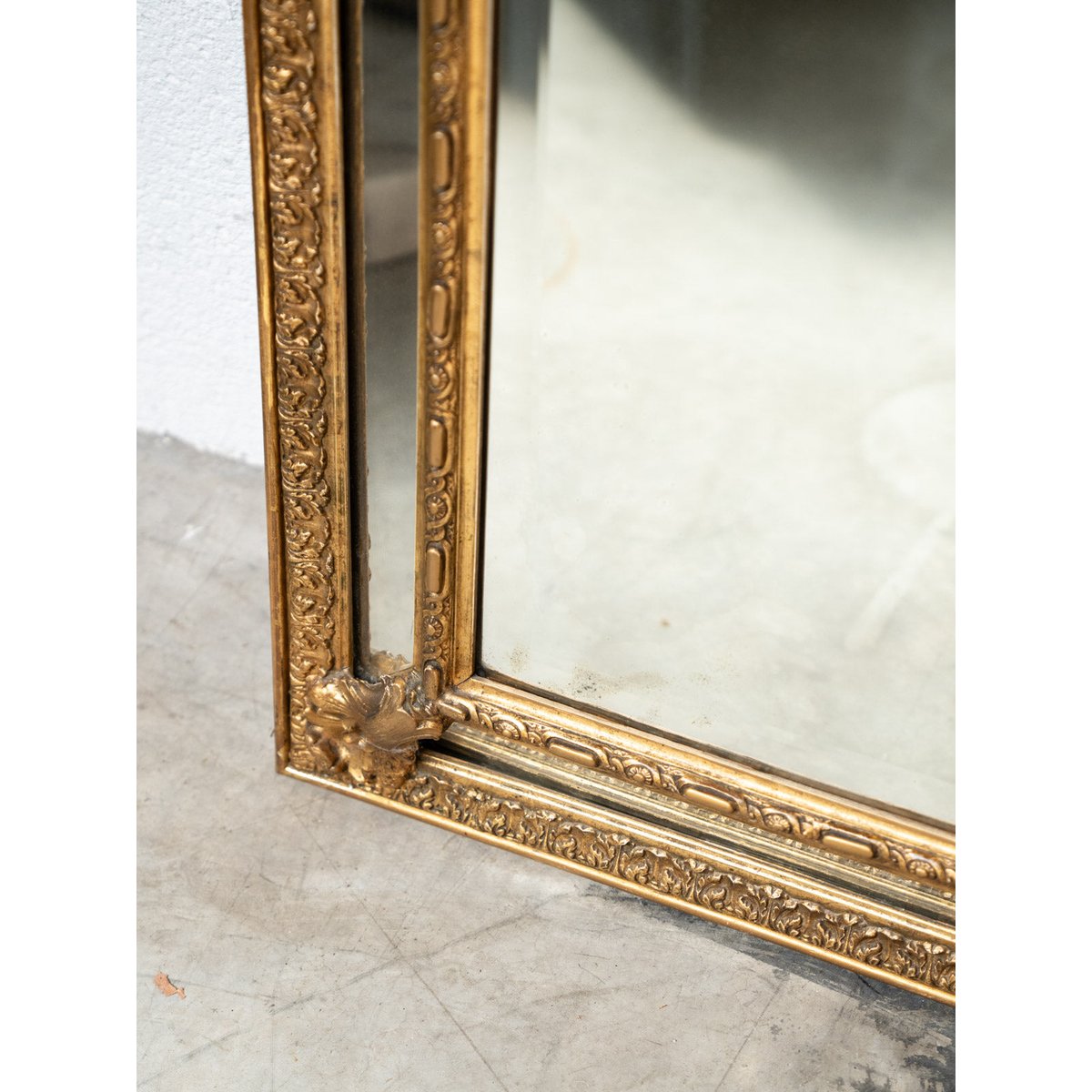 Grand miroir ancien style Louis XVI à parcloses et fronton sculpté Georges N°1384 - Bon état doré, DEBONGOUT