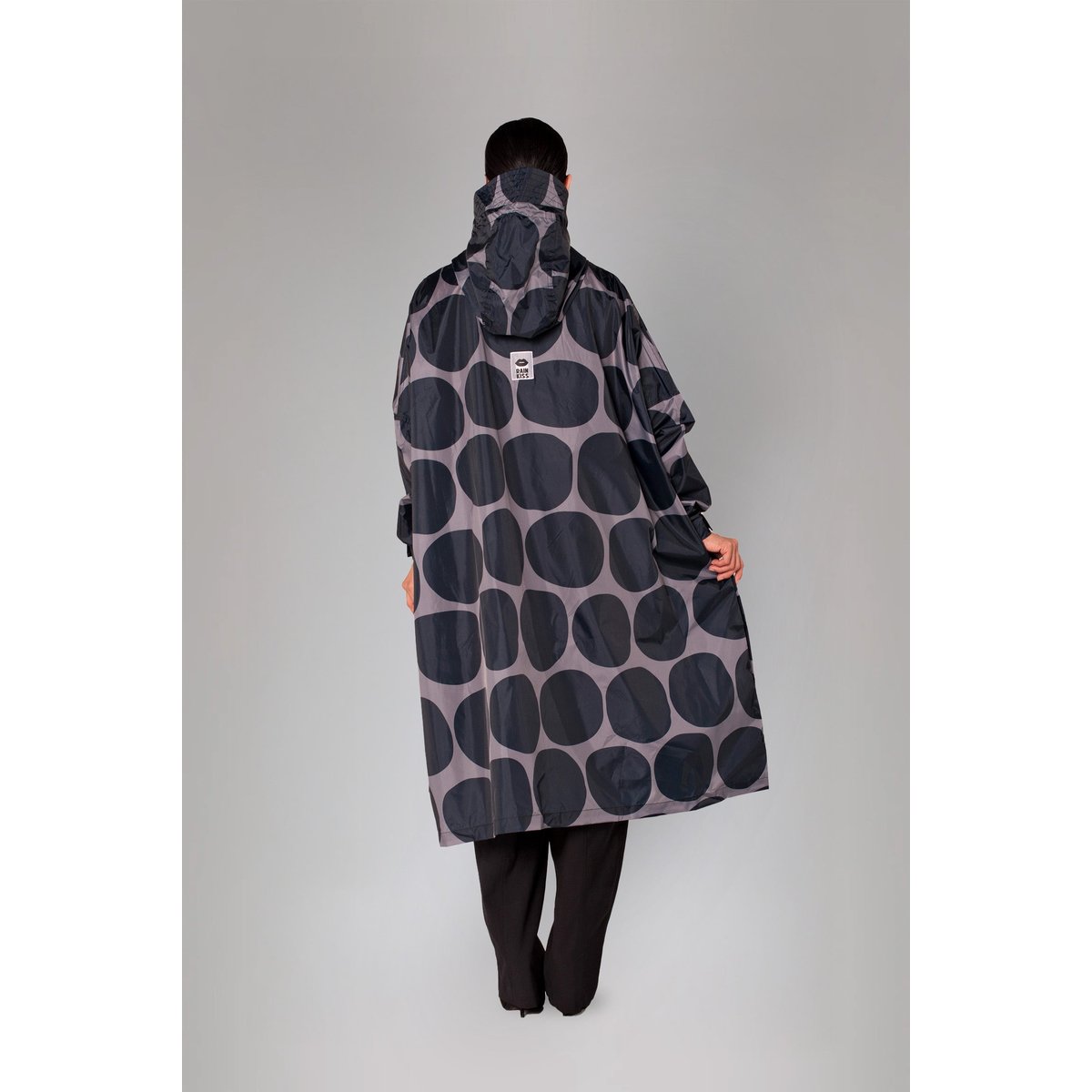 Poncho de pluie imperméable BLACK POLKA noir à pois, RAINKISS