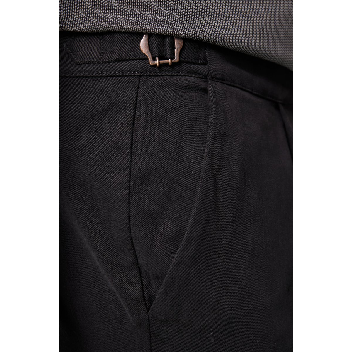 Chino à pinces FLEXNAMIC® noir, JP1880