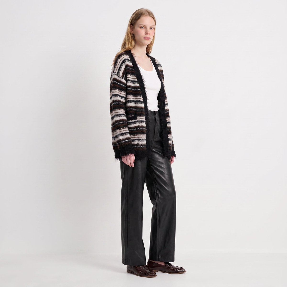 Cardigan long rayé maille duveteuse boutonné LORAURA black, ARTLOVE
