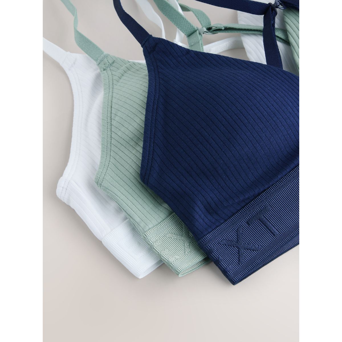 Brassière côtelée en coton à logo, lot de 3 blanc/vert/marine, NEXT