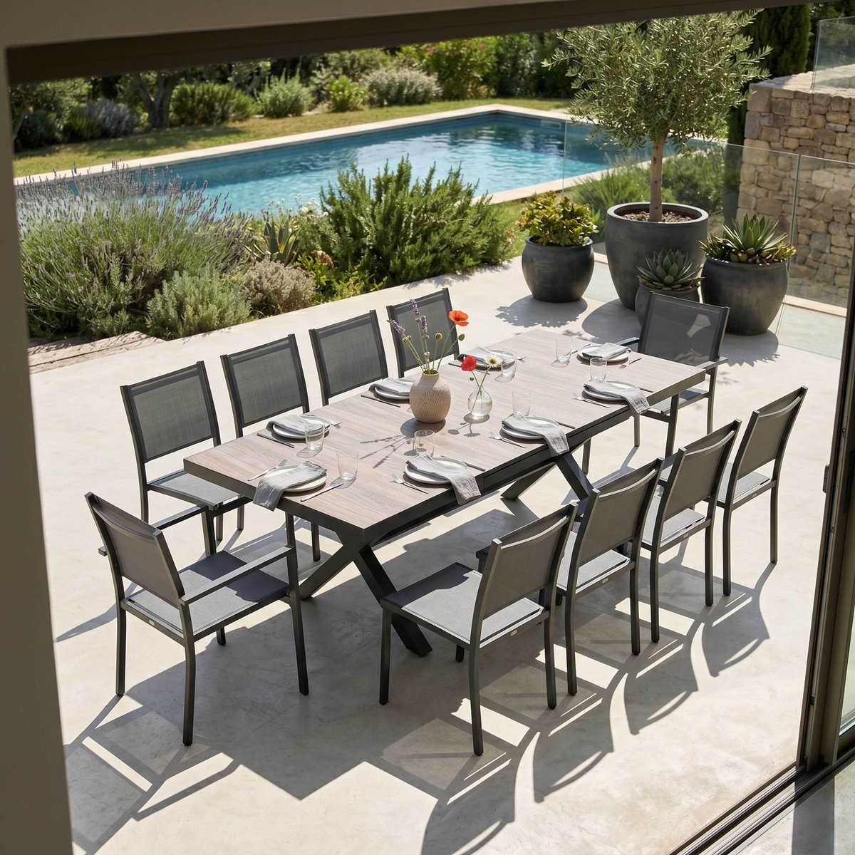 Table de jardin extensible en aluminium et céramique pieds croisés bois 8 chaises et 2 fauteuils, TIVOLI bois, OVIALA