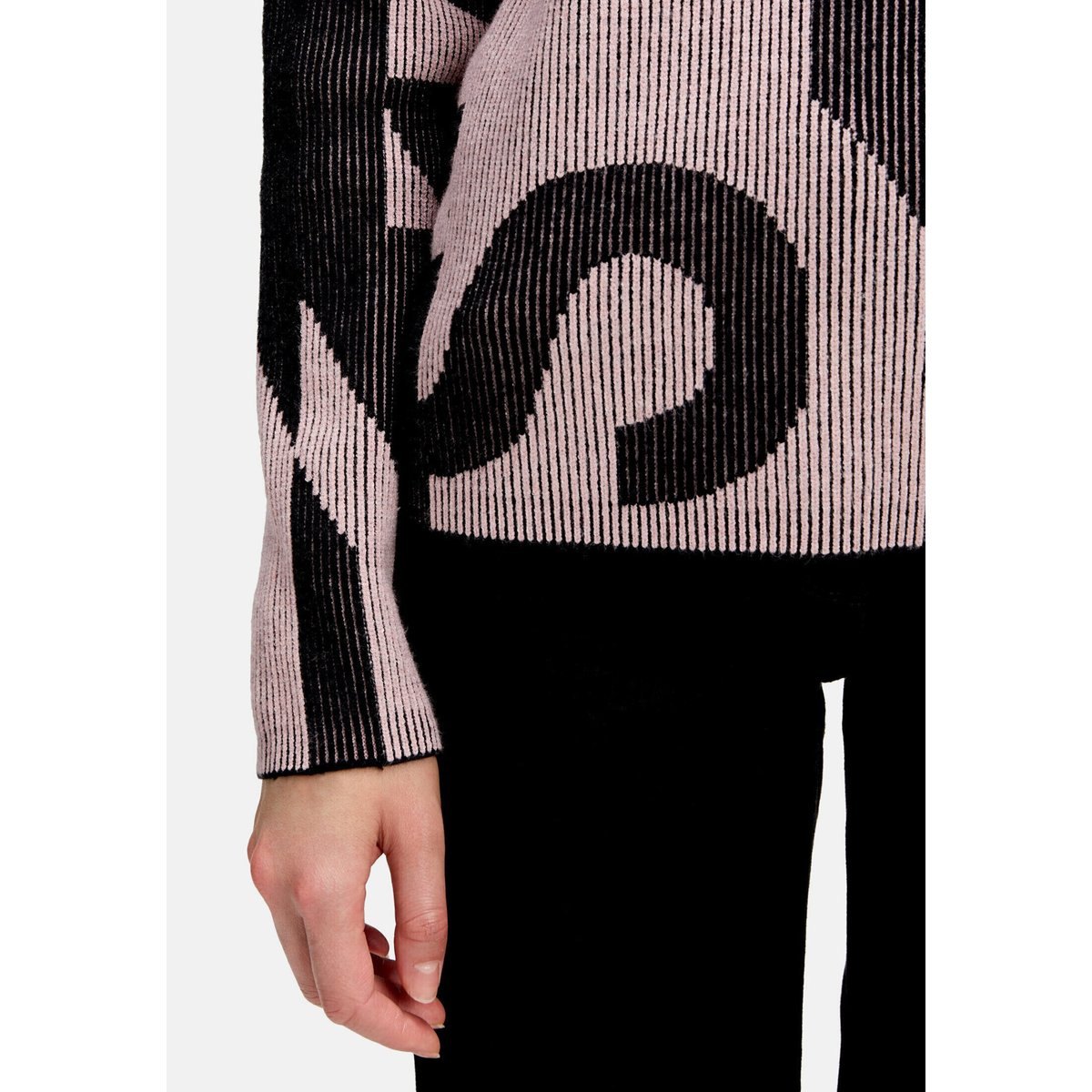 Pull-over en grosse maille à motif jacquard patch black/rosé, BETTY BARCLAY