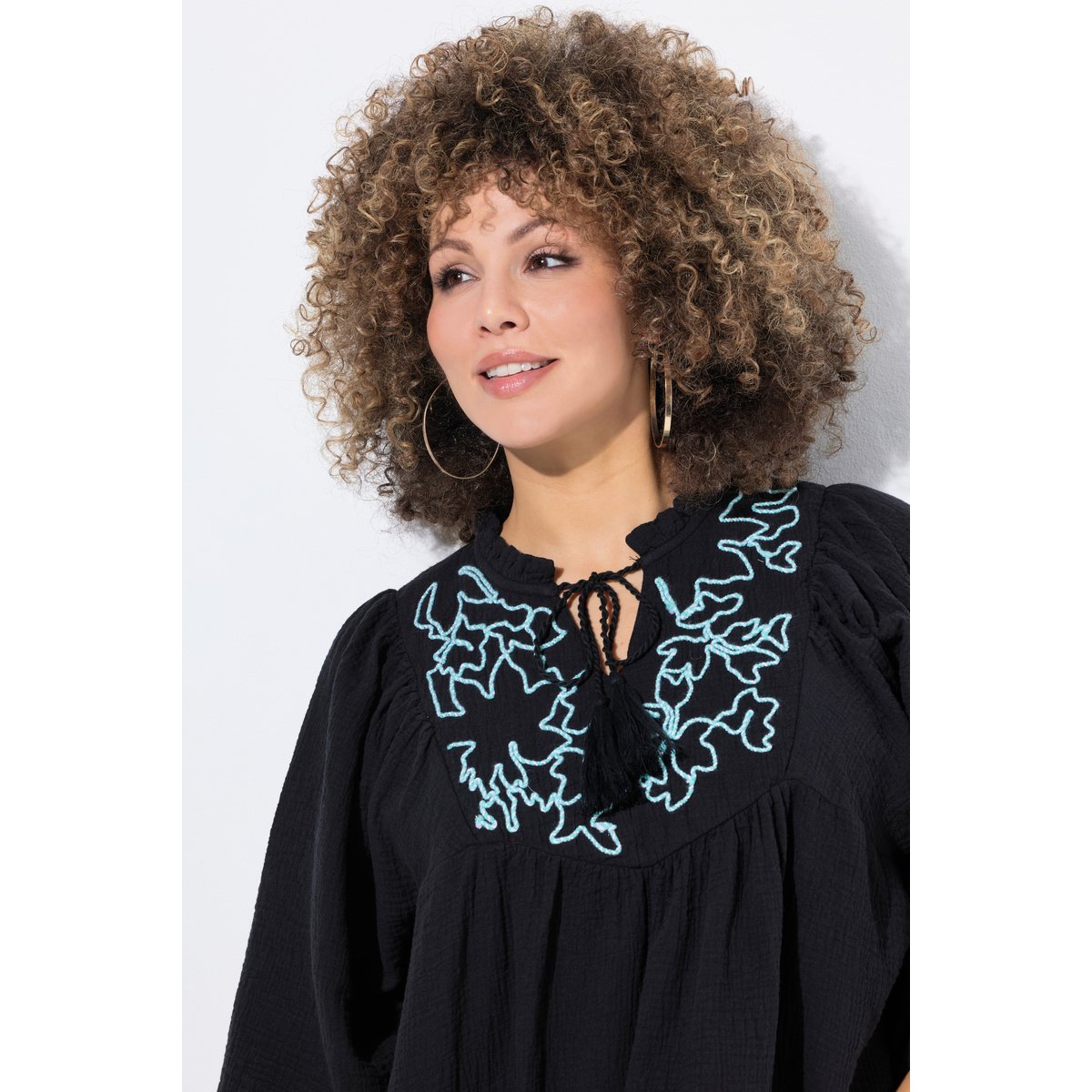 Robe en mousseline. Col tunisien et manches noir, ULLA POPKEN